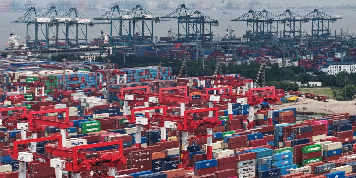 China: Exporturile, șocant de frânate. Ce urmează pentru economie
