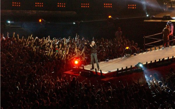 Muncitorul mincinos: Concediat și amendat cu 5.000€ după un concert în Bari