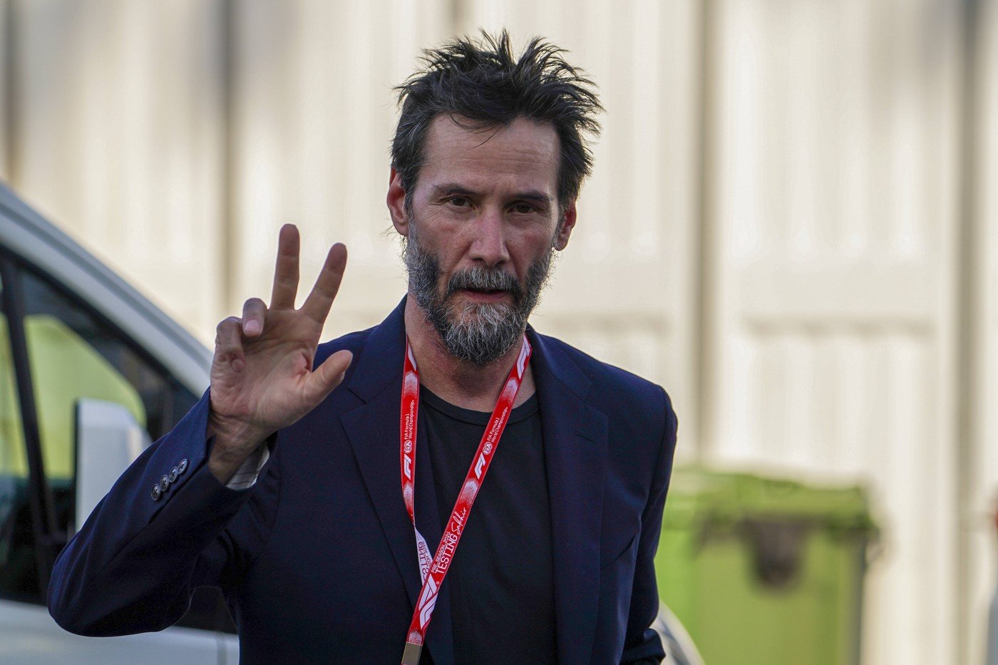 Cum a pornit Keanu Reeves spre Hollywood cu 3.000 de dolari și un Volvo din 1969