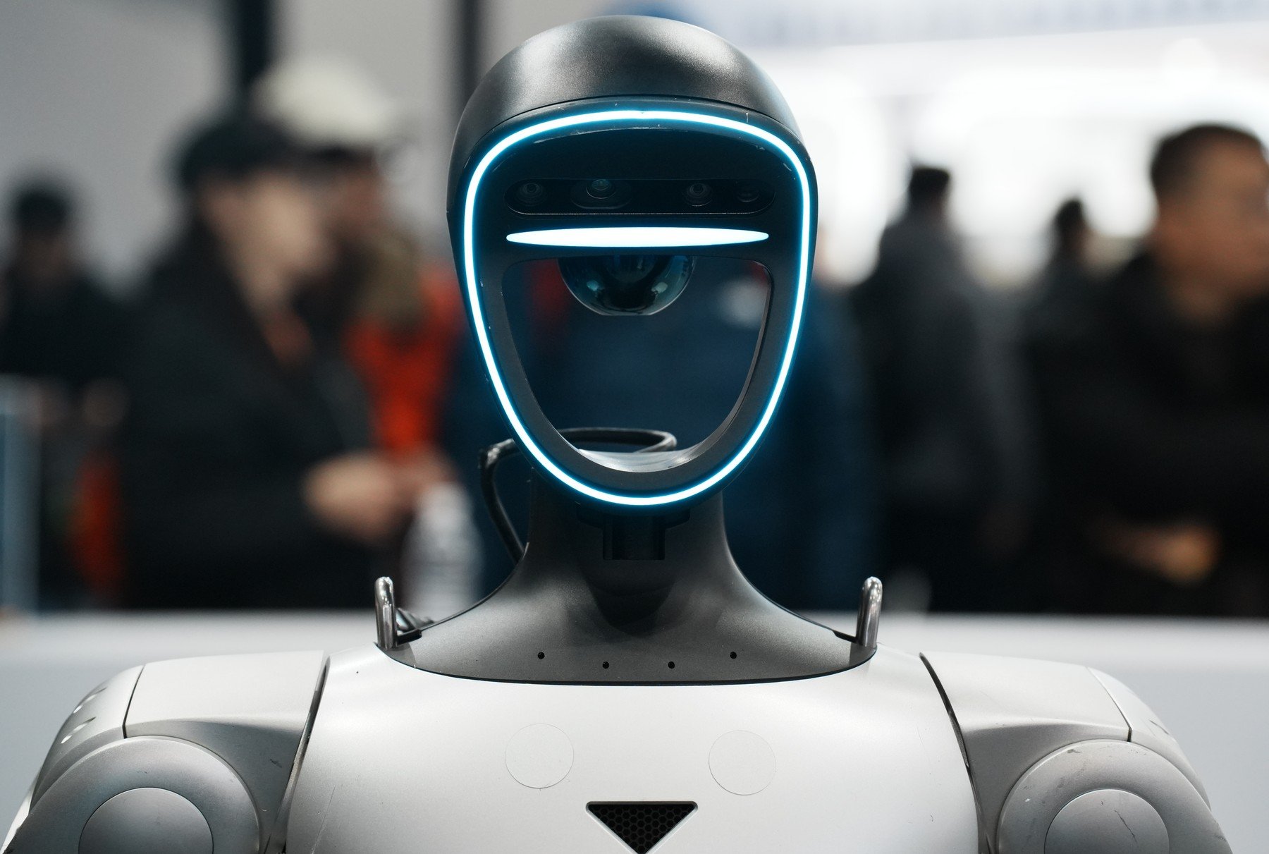 Robot umanoid, scăpat de sub control într-un restaurant chinezesc: HAOS TOTAL!