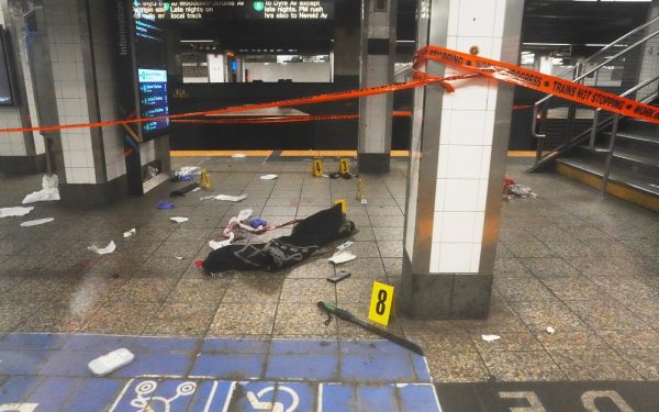 Atac cu maceta în NY: Polițiștii l-au ucis pe agresor la metrou