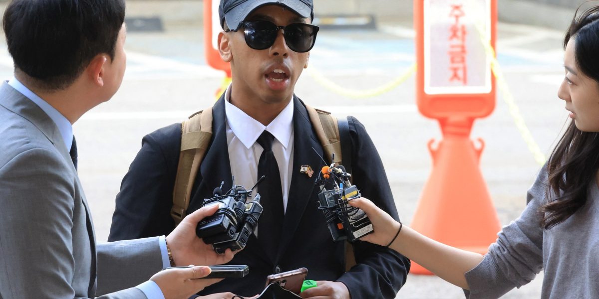 American, arestat în Coreea de Sud: Ce a pățit influencerul după sărutul statuii?