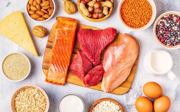 Echilibrul proteinelor în dietă devine un factor crucial în încetinirea procesului de îmbătrânire, arată cele mai recente cercetări în domeniul nutriției