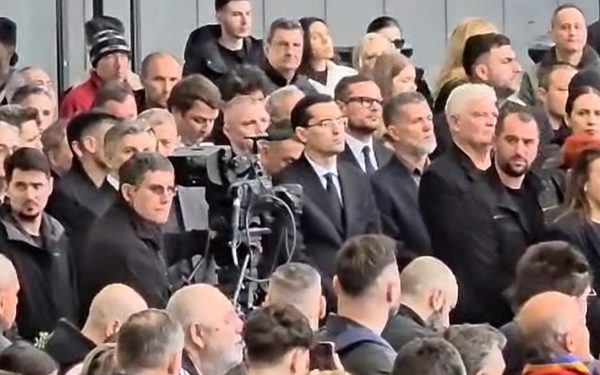 La slujba de comemorare a lui Mircea Lucescu de la Arena Națională, Răzvan Burleanu și Ionuț Lupescu, doi dintre principalii actori ai fotbalului românesc, au lăsat deoparte, cel puțin pentru moment, disputele din trecut