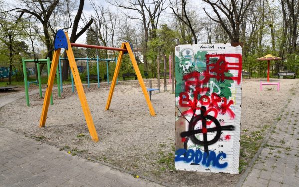 Ciucu, furios pe Herăstrău: „Cacofonie” de mobilier și „cașcarabete” ilegale