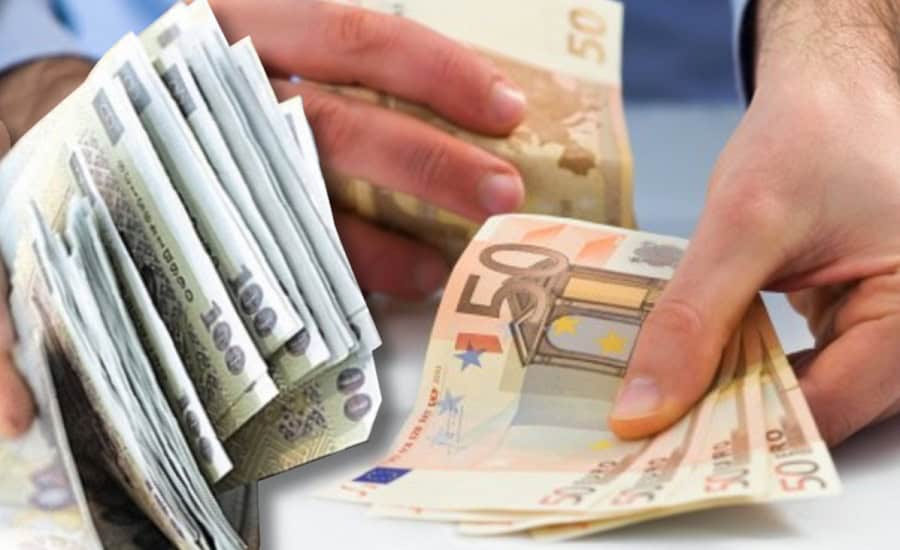 Soldul remiterilor migranților, în scădere accentuată: Românii trimit mai puțini bani acasă Soldul net al remiterilor personale, un indicator important al veniturilor provenite din străinătate, a continuat să se erodeze accentuat în ultimii ani