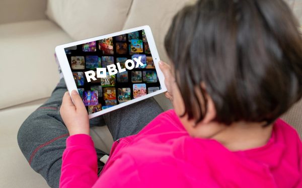 Roblox dă o lovitură dură: „Roblox Kids” și „Roblox Select” provoacă furie