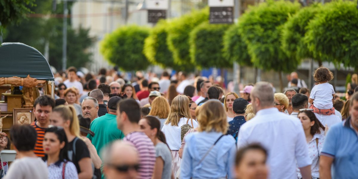 Unde-și rotunjesc românii conturile? Harta salariilor din România