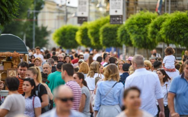 Unde-și rotunjesc românii conturile? Harta salariilor din România