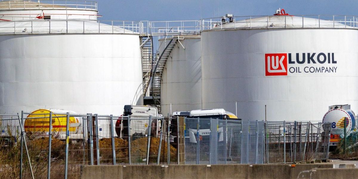 România, acordul SUA pentru repornirea rafinăriei Petrotel: Ivan promite prețuri mici