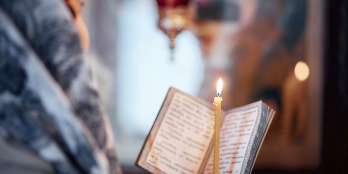 Duminica Floriilor, sărbătoare ce marchează intrarea triumfală a lui Iisus în Ierusalim, aduce și o tradiție puternică în spiritualitatea românească: rugăciunile speciale pentru sănătate și noroc