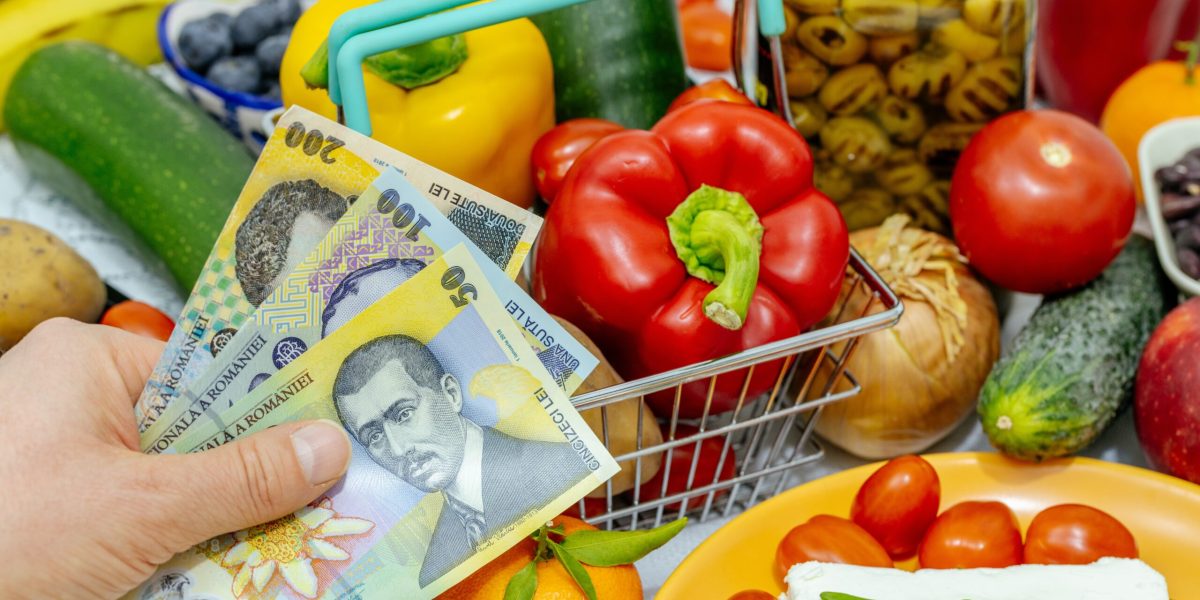 Scăderea puterii de cumpărare: Românii, loviți crunt de criza economică