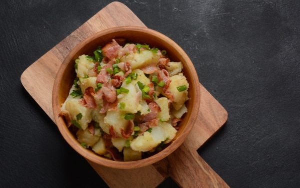 Ouăle de Paște transformate: Salată bavareză, un deliciu din bucătăria românească