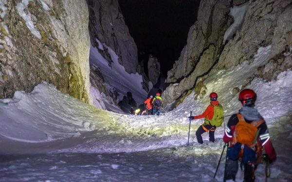 Noapte de coșmar în Piatra Craiului: Salvamontiștii din Zărnești, în alertă