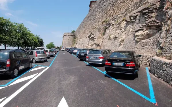 Conflict la San Marino: un bărbat de 40 de ani ajunge la urgențe după o dispută pentru un loc de parcare Un incident violent s-a produs în centrul orașului San Marino, în ziua de Paște, rezultând în rănirea gravă a unui bărbat de 40 de ani