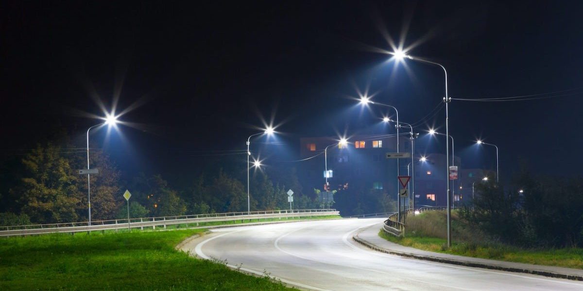 Primarul comunei Sânpetru de Câmpie, inculpat pentru furt de energie electrică Primarul comunei Sânpetru de Câmpie, Spiru Şerban Crăciun, a fost inculpat pentru trei infracțiuni de furt și două de instigare, în legătură cu utilizarea unor instalații clandestine pentru furt de energie electrică