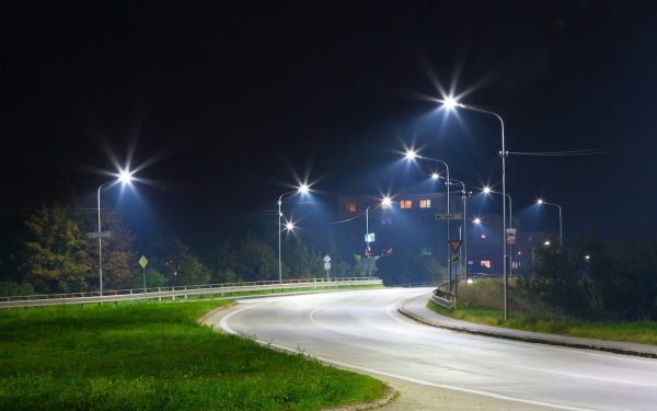 Primarul comunei Sânpetru de Câmpie, inculpat pentru furt de energie electrică Primarul comunei Sânpetru de Câmpie, Spiru Şerban Crăciun, a fost inculpat pentru trei infracțiuni de furt și două de instigare, în legătură cu utilizarea unor instalații clandestine pentru furt de energie electrică