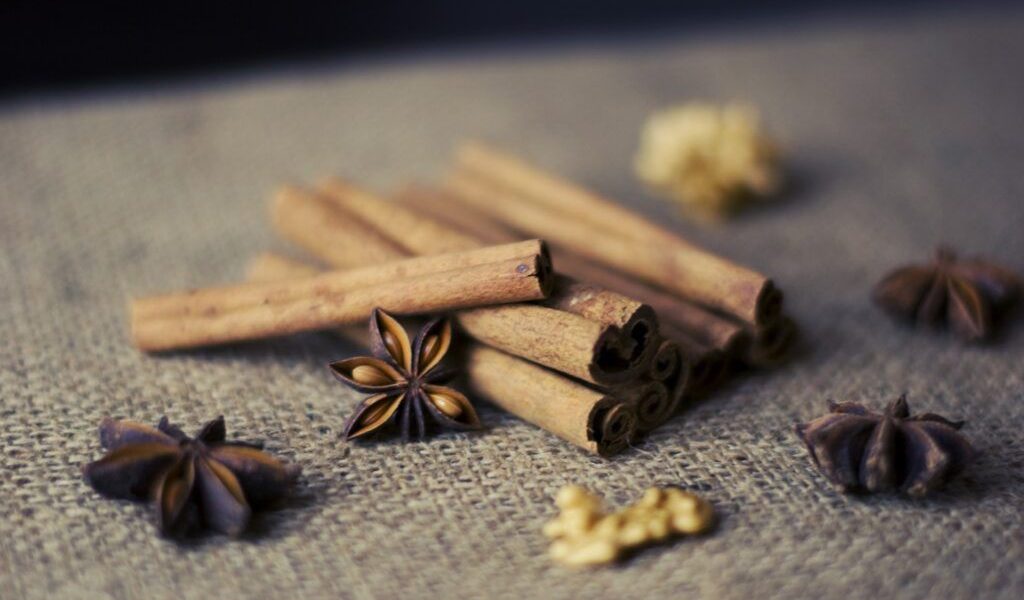 Atenție, români: Scorțișoara și medicamentele pot provoca probleme grave