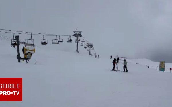 Pârtii deschise la 2000 m de Paște: Zăpadă „impecabilă” în România