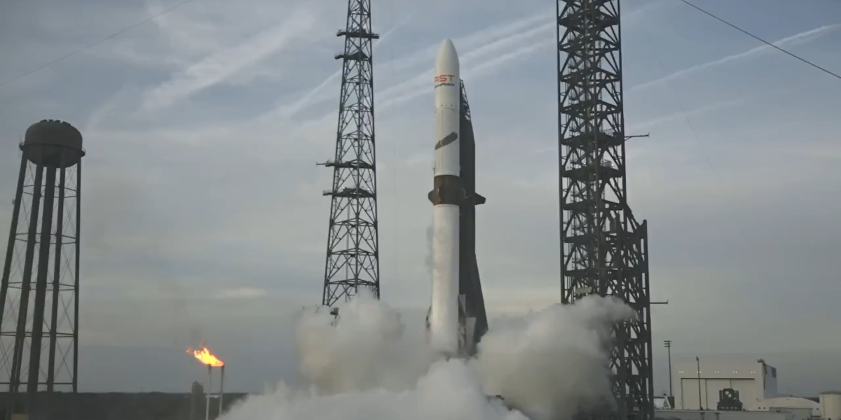 Blue Origin, lovitură pentru SpaceX: Motor New Glenn, aterizare reușită!