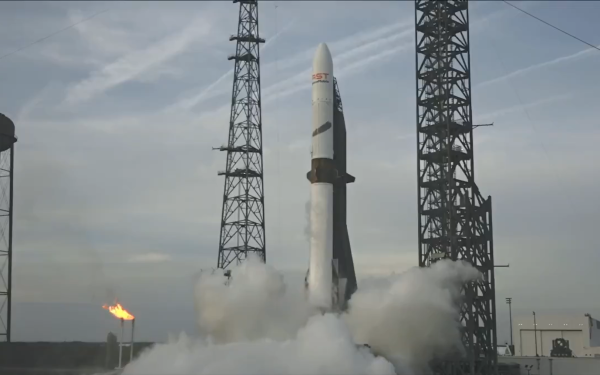 Blue Origin, lovitură pentru SpaceX: Motor New Glenn, aterizare reușită!