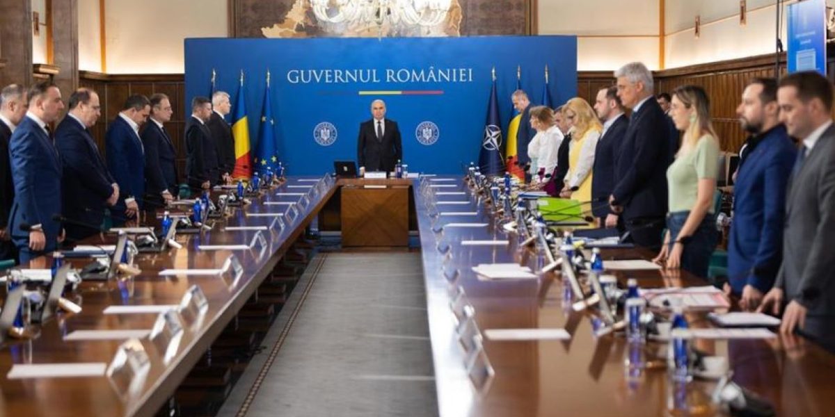 Guvernul a început ședința în memoria lui Mircea Lucescu