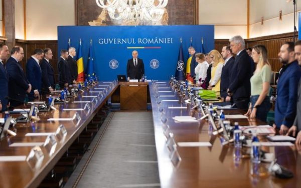 Guvernul a început ședința în memoria lui Mircea Lucescu