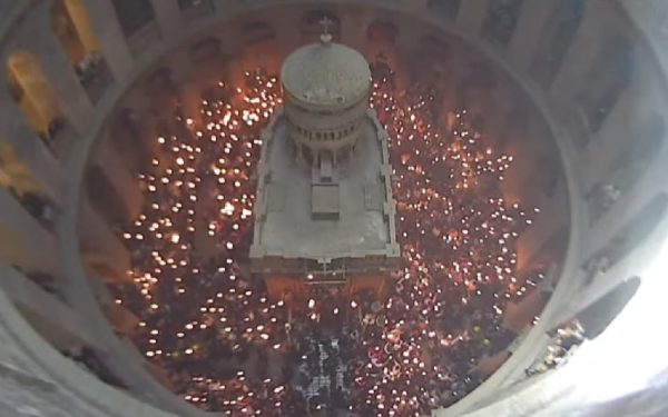 Sfânta Lumină de la Ierusalim, în România: Când ajunge la credincioși