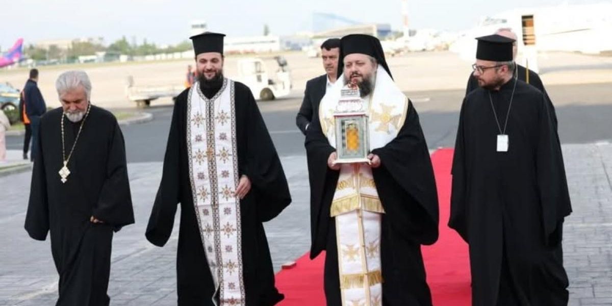 Sfânta Lumină de la Ierusalim, în România: „Izvor de bucurie și viață”