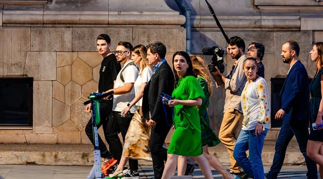 Procurorii DIICOT investighează o posibilă înscenare legată de fotografii false în care apăreau candidații Nicușor Dan și Victor Ponta, în legătură cu alegerile prezidențiale din 2025