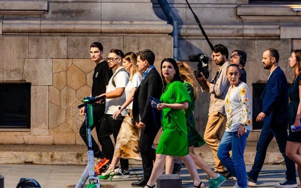 Procurorii DIICOT investighează o posibilă înscenare legată de fotografii false în care apăreau candidații Nicușor Dan și Victor Ponta, în legătură cu alegerile prezidențiale din 2025