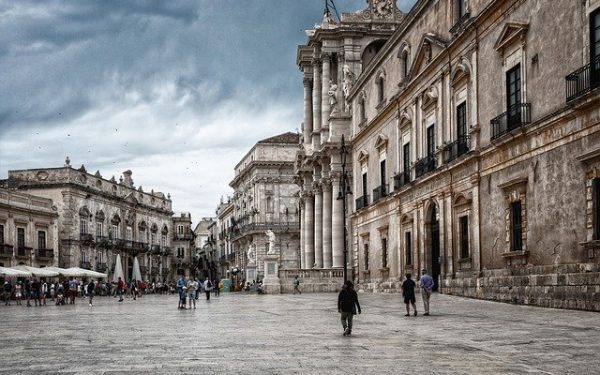 Sicilia dă 30.000 de euro firmelor ce angajează sicilieni, cu contract pe viață