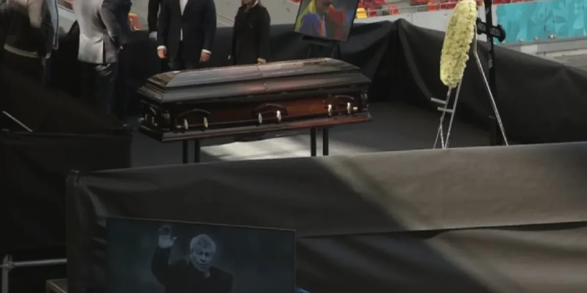 Fostul selecționer Anghel Iordănescu și actualul selecționer Edi Iordănescu au adus un omagiu lui Mircea Lucescu joi, pe Arena Națională din București