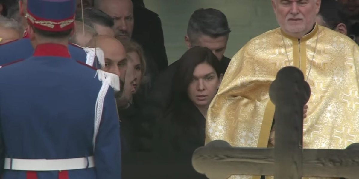 Fotbalul românesc este în doliu după moartea lui Mircea Lucescu, antrenorul legendar care a cucerit 35 de trofee de-a lungul unei cariere impresionante