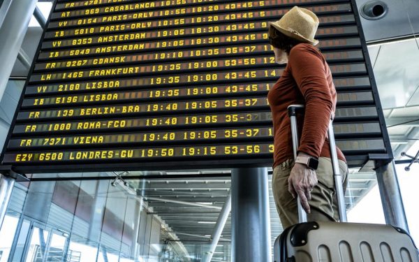 Noul sistem EES va fi implementat integral începând cu 10 aprilie, afectând călătorii din UE Noul sistem European Entry-Exit System (EES) va deveni operațional complet începând cu data de 10 aprilie, având drept scop modernizarea și eficientizarea controlului de frontieră în Uniunea Europeană