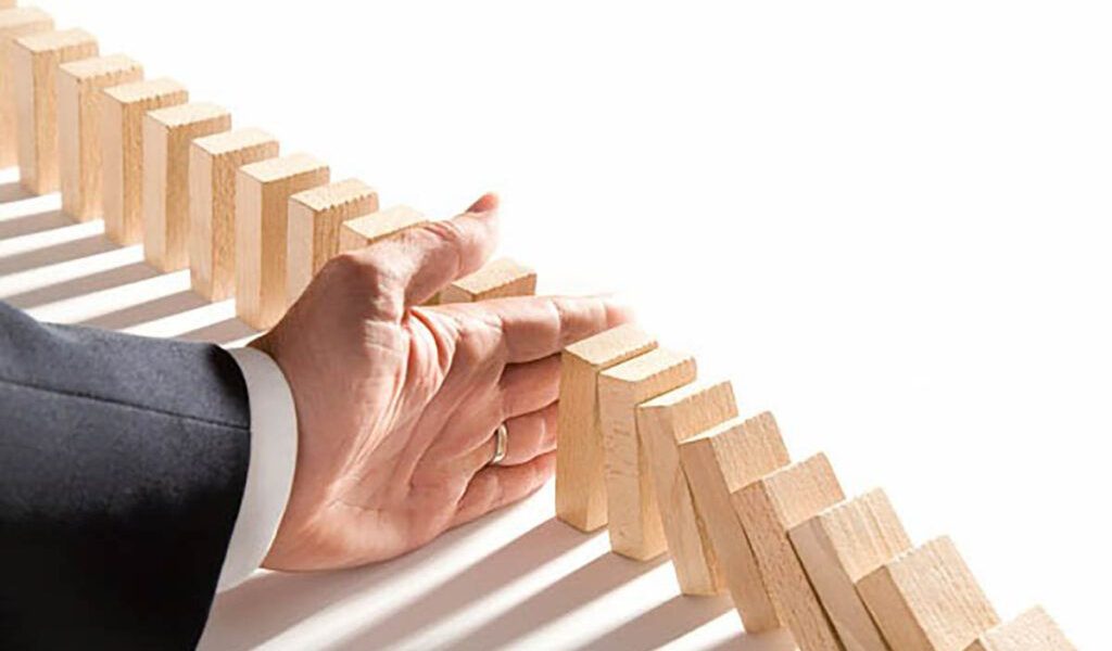 Ce fac oamenii inteligenți în criză: 10 strategii salvatoare