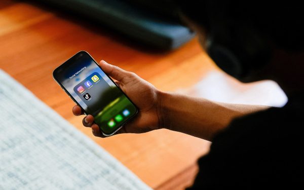 Europa adoptă măsuri mai stricte pentru a verifica vârsta utilizatorilor online, cu accent deosebit pe siguranța copiilor