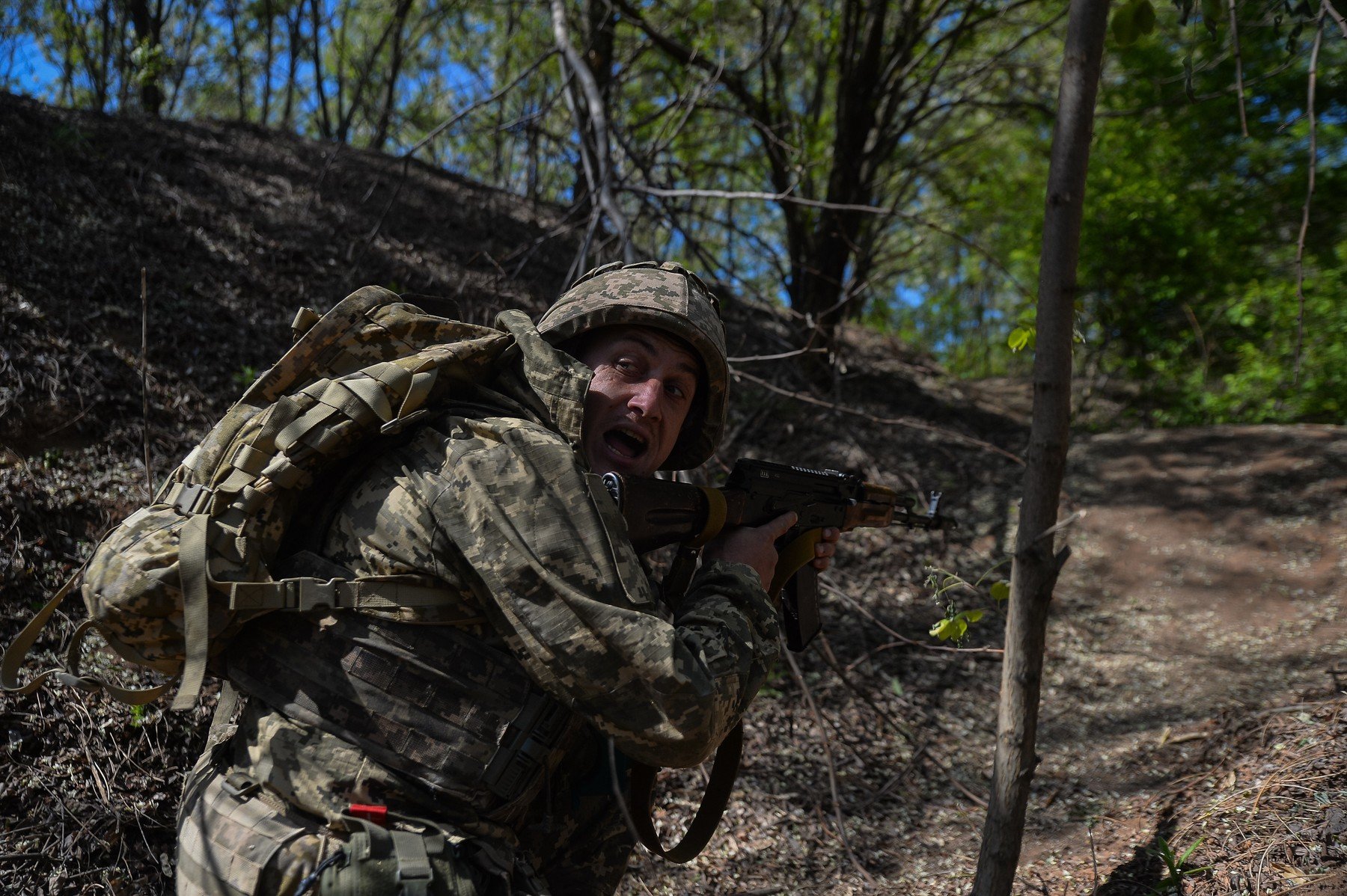 Militarii ucraineni și experții în apărare avertizează că diferența dintre experiența acumulată pe frontul de luptă și doctrinele militare aplicate de statele membre NATO devine tot mai vizibilă