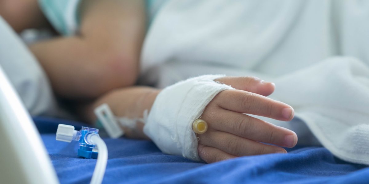 Seringi refolosite: HIV pentru sute de copii într-un spital