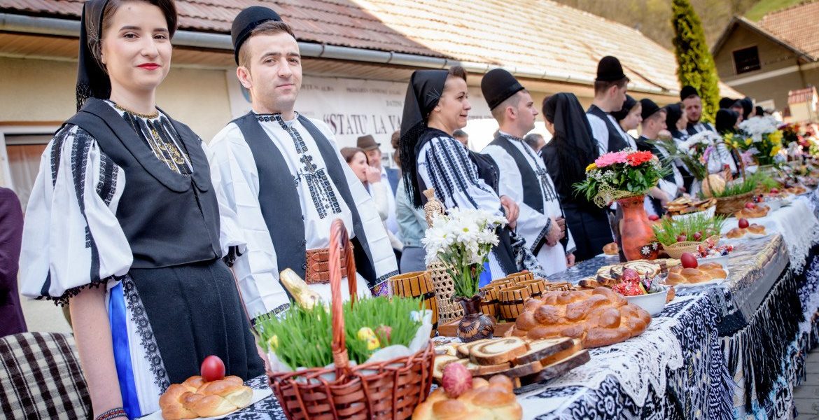 Statu la vase, tradiția uitată în România: Cum a renăscut după Revoluție