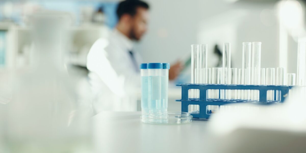 Beneficii și riscuri în studiile clinice: Ghid complet pentru pacienți