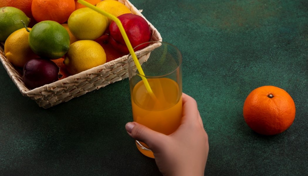 Sucul de fructe: Crește glicemia? Specialiștii clarifică mitul