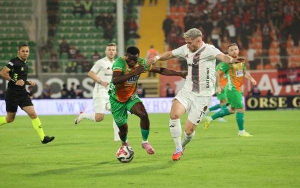 Gaziantep FK și Alanyaspor au remizat, scor 0-0, într-un meci disputat pe Gaziantep Büyükşehir Stadyumu, în runda a XXII-a a Süper Lig