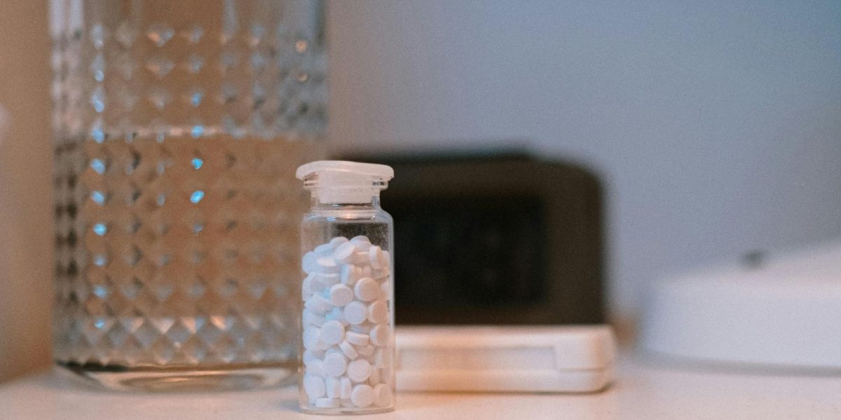 O echipă de cercetători de la University of Edinburgh a descoperit o posibilitate revoluționară de a transforma deșeurile din plastic în medicamente esențiale pentru tratamentul bolii Parkinson
