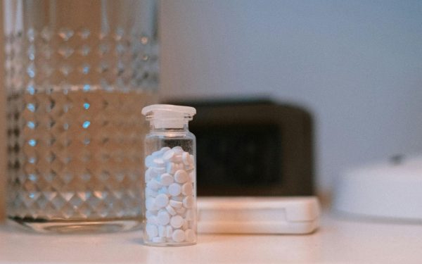 O echipă de cercetători de la University of Edinburgh a descoperit o posibilitate revoluționară de a transforma deșeurile din plastic în medicamente esențiale pentru tratamentul bolii Parkinson