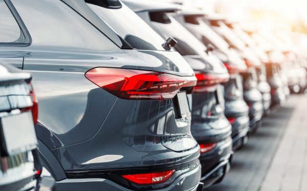 SUV-urile cuceresc România: piața auto se transformă, electricele în ascensiune!