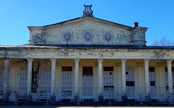 facturi umflate de peste 15.000 de euro pentru lucrările la Teatrul de Vară Nicolae Bălcescu și un ansamblu educațional din Sectorul 1