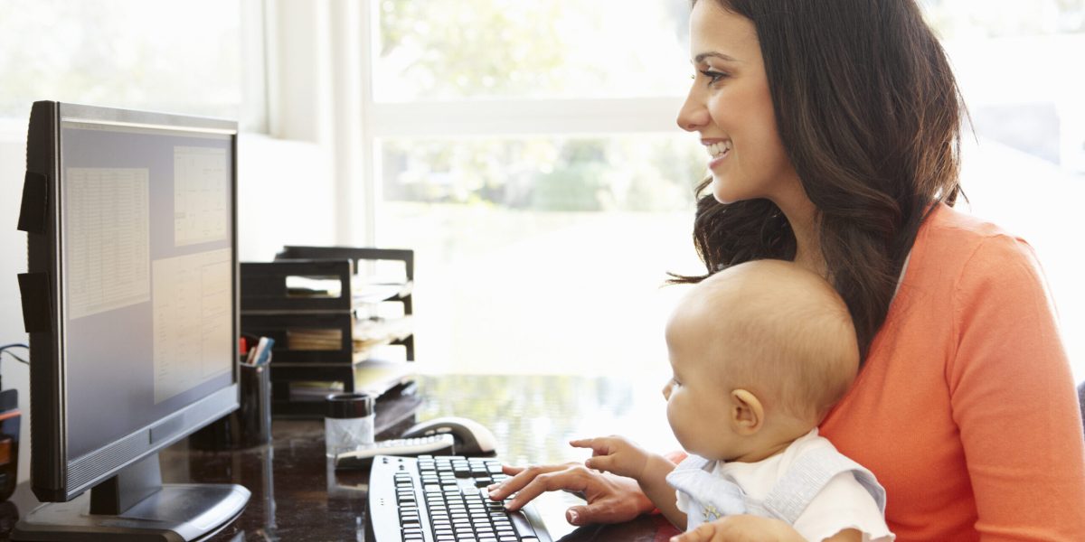 Bani pentru mame: CINE primește stimulentul de inserție? Condiții, detalii