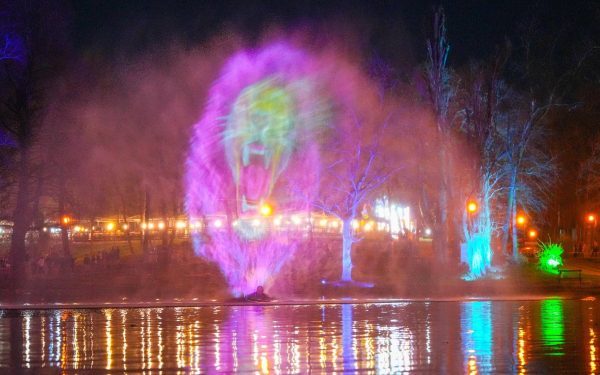 Târgul de Paște din Craiova, organizat în Parcul Nicolae Romanescu, s-a deschis oficial duminică, atrăgând mii de vizitatori din oraș, din alte zone ale țării și din străinătate