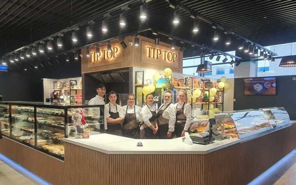 Tip Top readuce aroma copilăriei: Cofetăria emblematică din București se redeschide